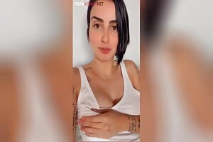 Ex garota de programa Gabi Benvenutti mostrando seus peitos deliciosos