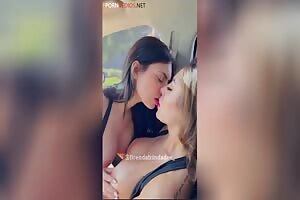 Brenda Trindade e amiga no carro fazendo sexo lésbico gostoso